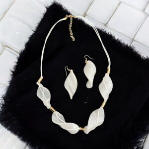 Milla fehér színű gyönyörű bizsu nyaklánc SZETT