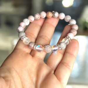 Adrienn nude színű ásvány karkötő