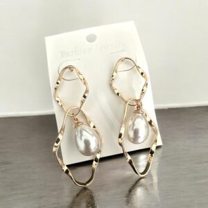 Anett ekrü színű bizsu fülbevaló