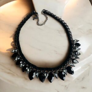 Anett fekete színű köves bizsu nyaklánc
