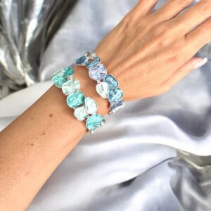 Kincső kék színű bizsu tűzzománc karkötő