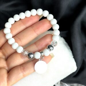 Anita fehér színű ásvány karkötő medállal