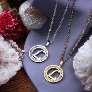 Kara ezüst színű nemesacél L betűs nyaklánc