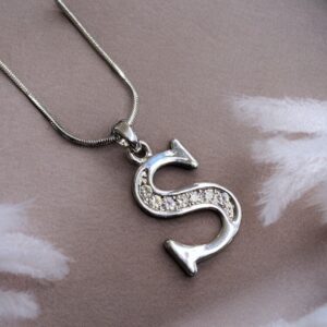 Különleges Betű nyaklánc kristály kövekkel S