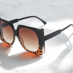 Kira alul leopárd mintás kocka napszemüveg