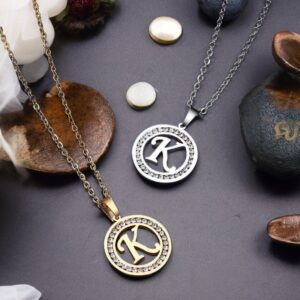 Kara ezüst színű nemesacél K betűs nyaklánc