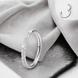 Nika ezüst színű köves karika TITÁN monroe piercing