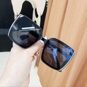 Lili fekete napszemüveg