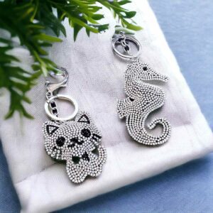 Csikóhal fekete kristályos csodaszép kulcstartó