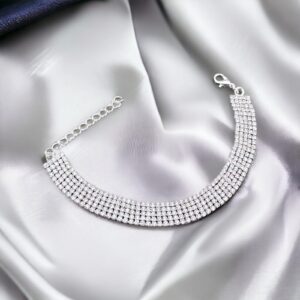 Alíz ezüst színű 5 soros bizsu alkalmi karkötő