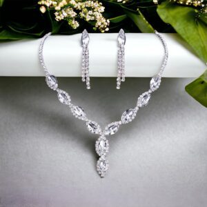 Nilla ezüst színű alkalmi bizsu nyaklánc SZETT