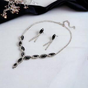 Nilla fekete színű alkalmi bizsu nyaklánc SZETT