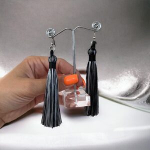 Tessa fekete-fehér rojtos bizsu fülbevaló