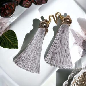 Ruby szürke rojtos bizsu fülbevaló