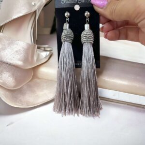 Lizi szürke bizsu rojtos fülbevaló