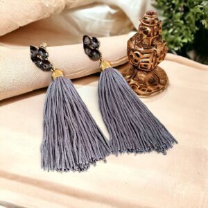 Lunetta szürke bizsu rojtos fülbevaló