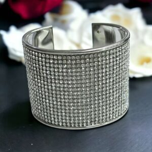 Nilla ezüst színű köves merev bizsu karkötő