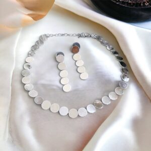 Tiana ezüst színű gyönyörű bizsu nyaklánc SZETT