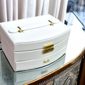 Lilla fehér színű ékszertartó doboz