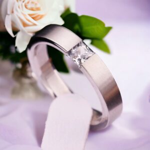 Linda ezüst színű kristály köves nemesacél gyűrű