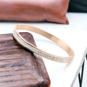 Anett rosegold színű 2 soros kristály köves ovális merev nemesacél karkötő