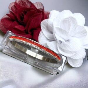 Nemesacél piros színű 3 soros kristályköves ovális merev karkötő