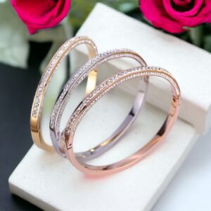 Nilla EZÜST színű  kristályköves ovális merev karkötő