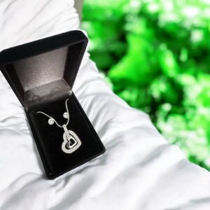 Szív ezüst színű bizsu nyaklánc szett