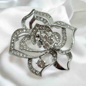 Virág ezüst színű kitűző