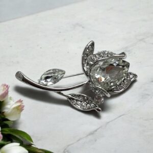 Virág ezüst színű kitűző