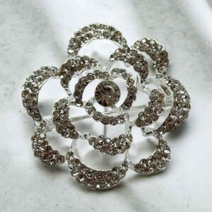 Virág ezüst színű kitűző