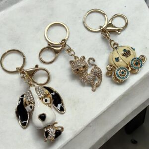 Cica arany színű kristályos csodaszép kulcstartó