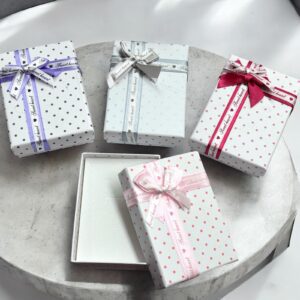 Pöttyös ajándék doboz