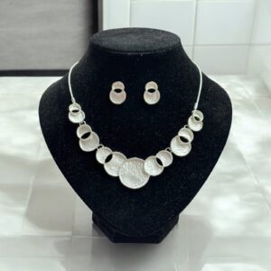 Avery ekrü színű bizsu tűzzománc nyaklánc szett