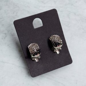 Atina fekete színű kristály köves bizsu KLIPSZ