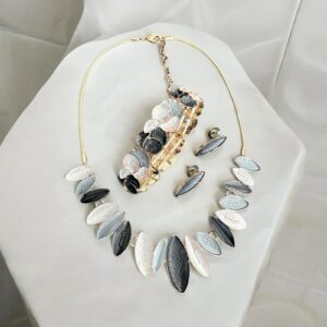 Lídia sötétkék színű bizsu tűzzománc nyaklánc SZETT