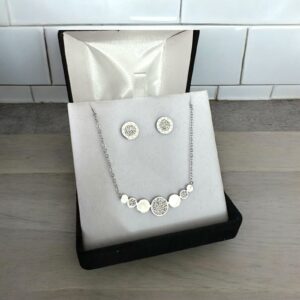 Linda ezüst színű köves nemesacél nyaklánc SZETT