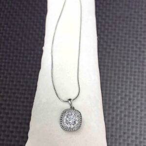 Glória ezüst színű köves xuping nyaklánc