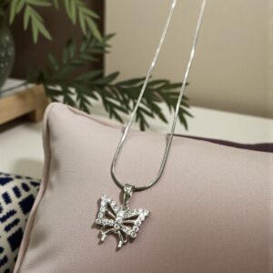 Pillangó ezüst színű köves xuping nyaklánc