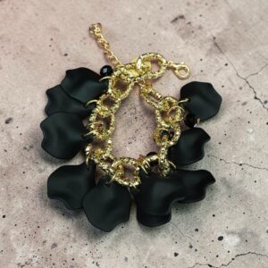 Terézia fekete-arany színű bizsu karkötő