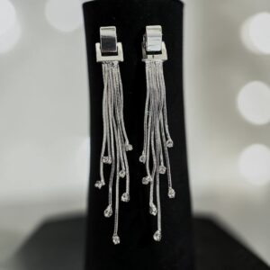 Cynthia ezüst színű hosszú lógós bizsu fülbevaló