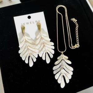 Kinga fehér-arany színű bizsu fülbevaló SZETT